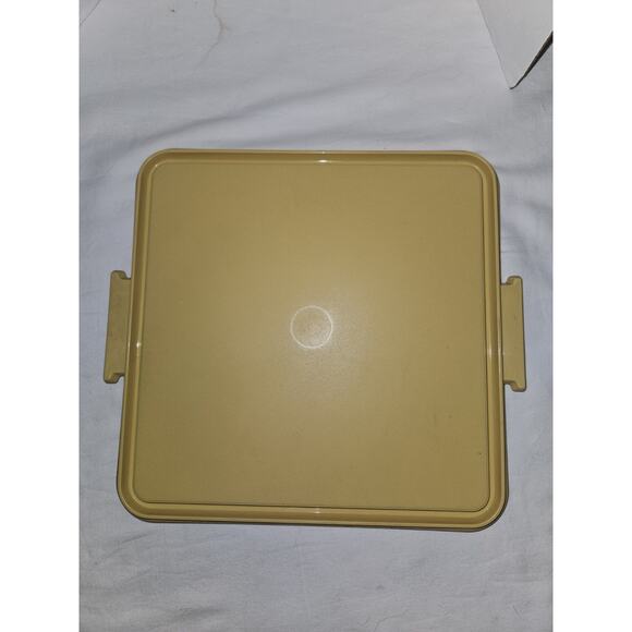 Tupperware Vintage Square Cake Carrier Base # 1241-6 w/Lid 242-5 Harvest Gold - Picture 4 of 4